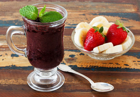Frozen açaí berries make a nutritious smoothie.